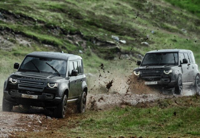 Land Rover Defenders on the No Time To Die set