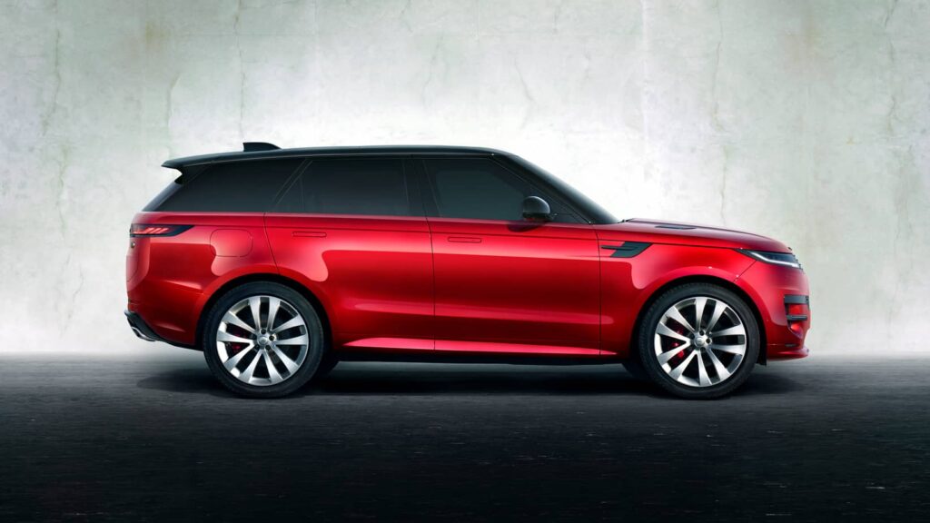 Side view of the new Range Rover sport 2022